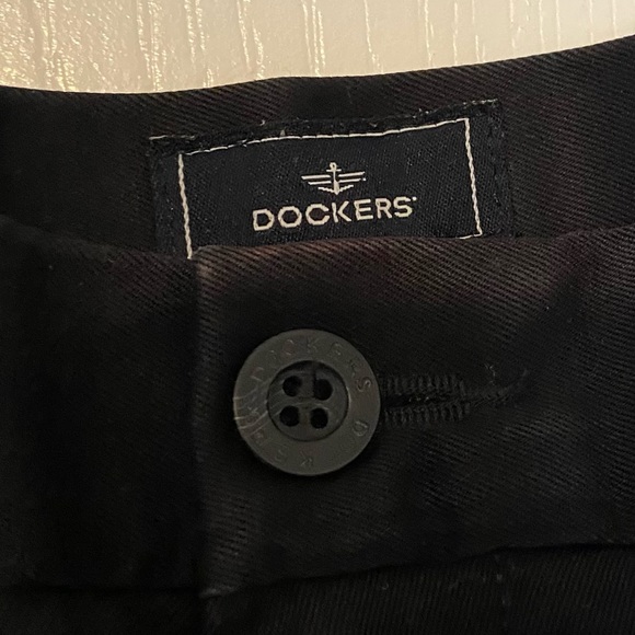 GUC Black No Wrinkle Traveler Slim Fit Dockers - Picture 4 of 5